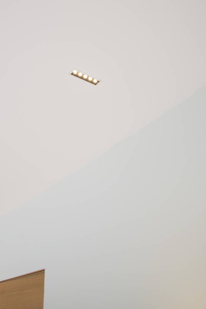 Le fond vert comporte un carré blanc avec le texte "LED STORE" en gras, mettant en valeur les solutions d'éclairage économes en énergie.