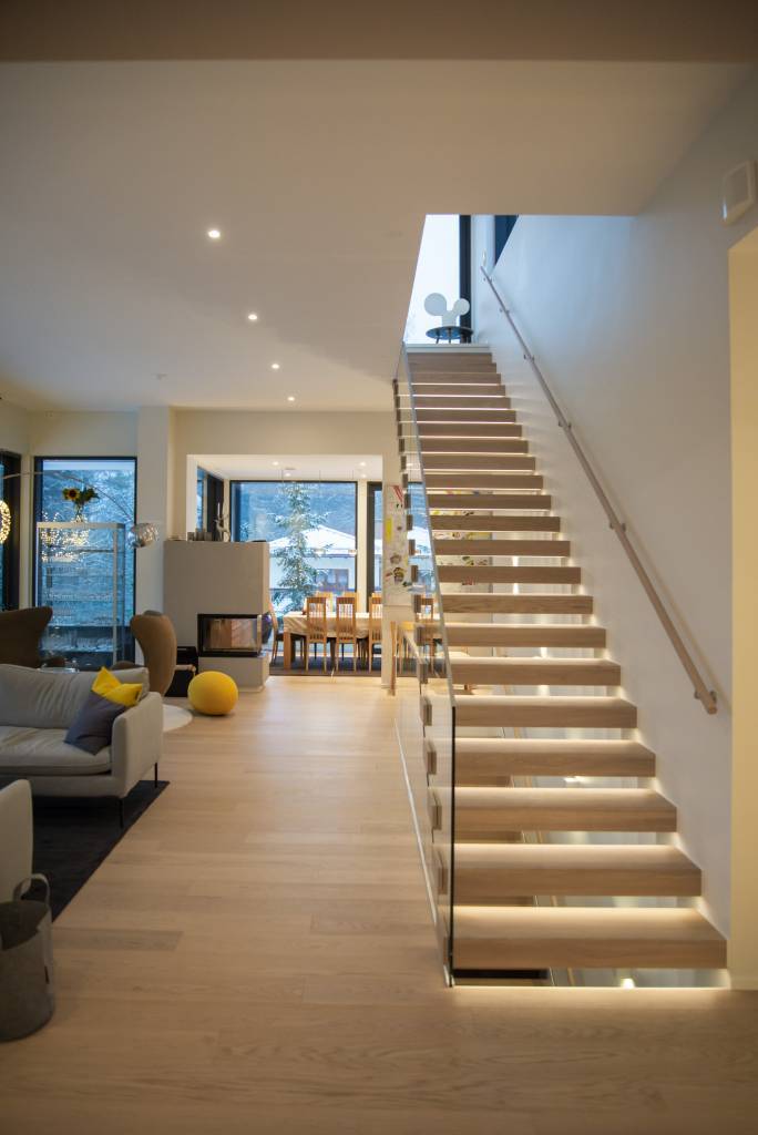 Spots blancs de 9W pour l'éclairage général du couloir du salon. ledStore
