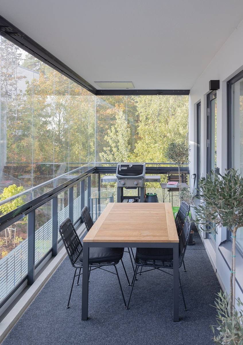 Sur le balcon, FUNK black illumine les murs et le plafond le soir venu. ©LedStore