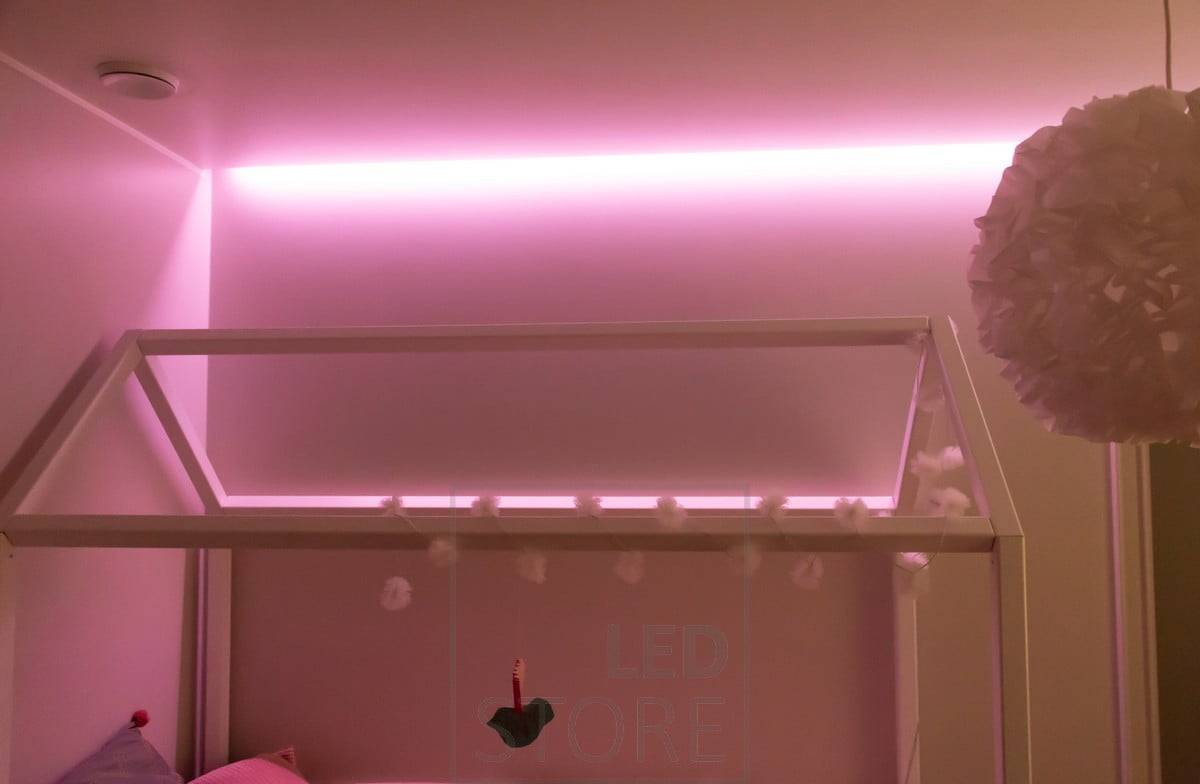 Ruban RVB dans une chambre d'enfant pour créer un éclairage d'ambiance. Ledstore.fi