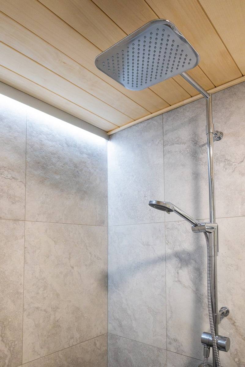 Avec un profilé en aluminium, les bandes LED deviennent élégantes et résistantes aux éclaboussures. ©LedStore