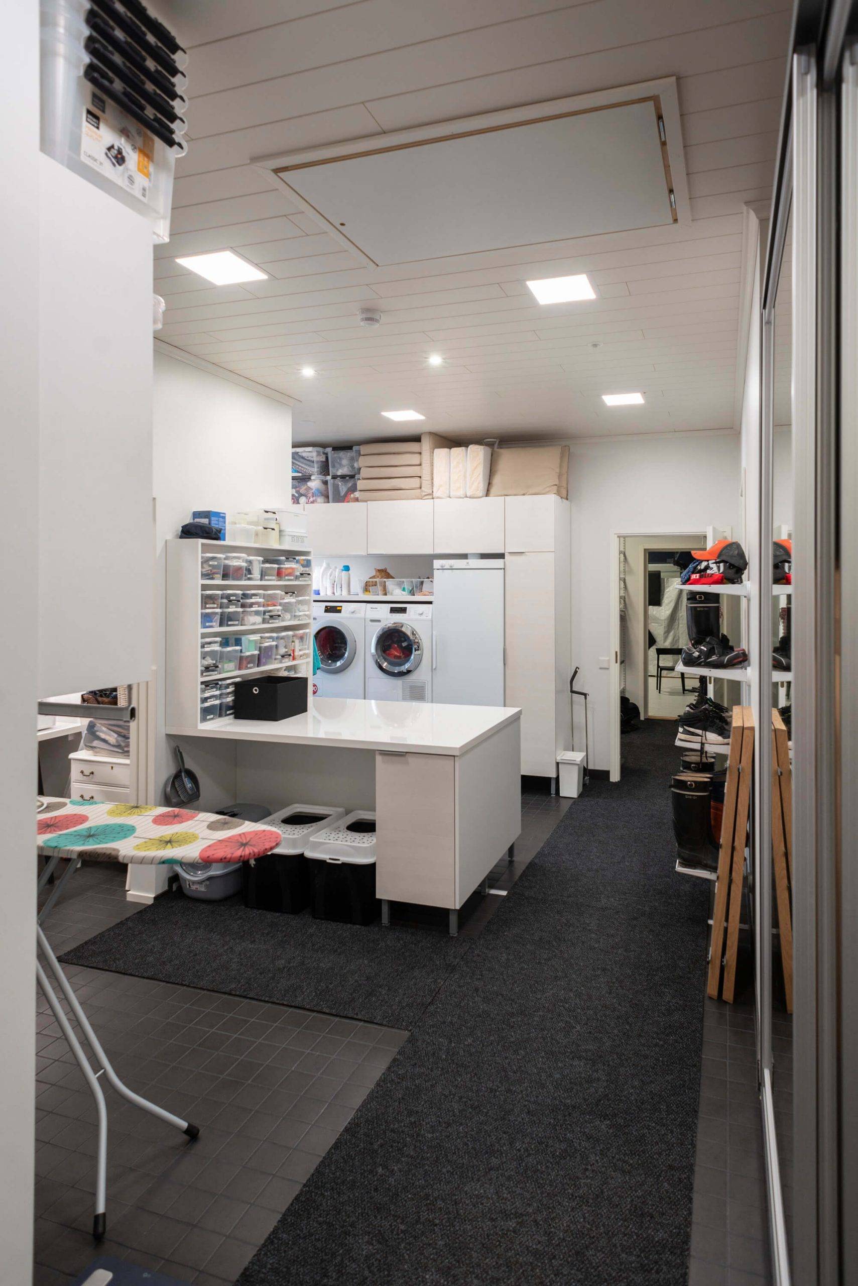 Logo LED STORE avec texte blanc sur fond vert, promouvant des solutions d'éclairage respectueuses de l'environnement. Des lampes LED à faible consommation d'énergie pour votre maison ou votre entreprise.