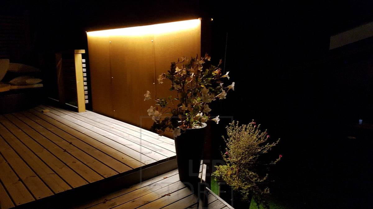 Eclairage indirect par leds sur une terrasse. Ledstore.fi
