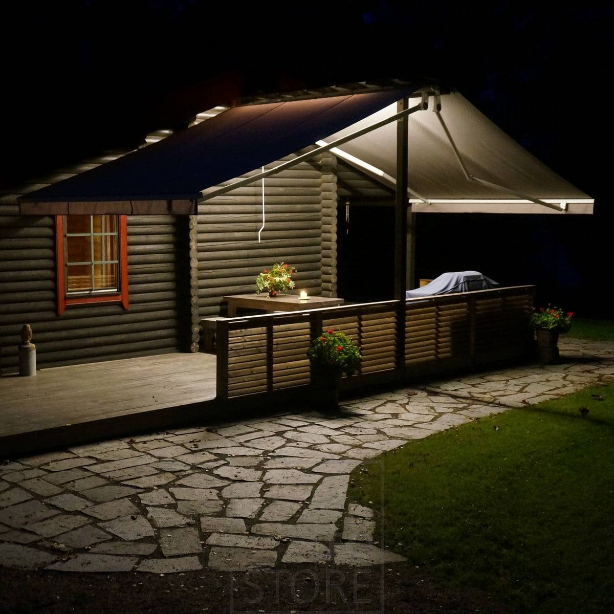 Eclairage avec des bandes de Led dans un auvent extérieur. Ledstore.fi