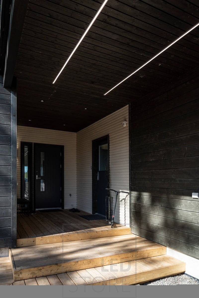 Bande LED sur un toit à profil bas éclairant un toit. Ledstore.fi