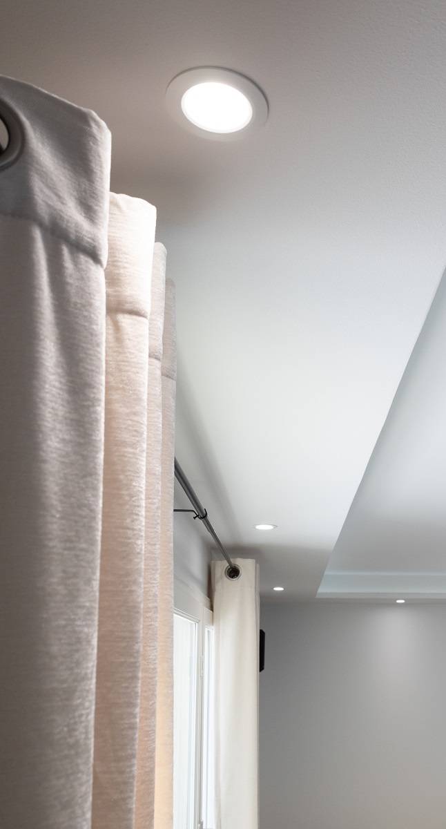 LUMIÈRE LED 023 Le spot LED 9W est dimmable et la température de couleur est réglable.