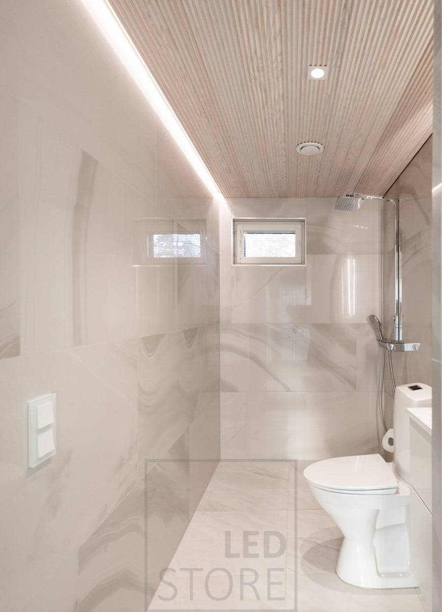 Eclairage d'ambiance indirect dans une salle de bain publique. Ledstore.fi