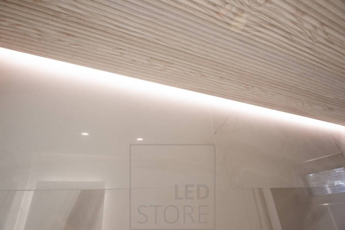 Magnifique éclairage d'ambiance indirect dans la salle de bains. Ledstore.fi