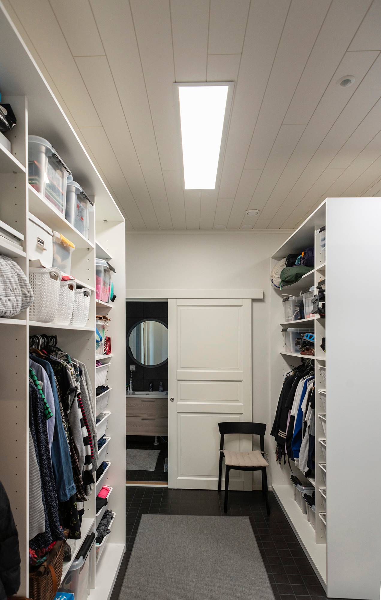 UPPOAVA Led Panel 300x1200 : un luminaire pour éclairer efficacement et uniformément votre garde-robe. Ledstore.fi
