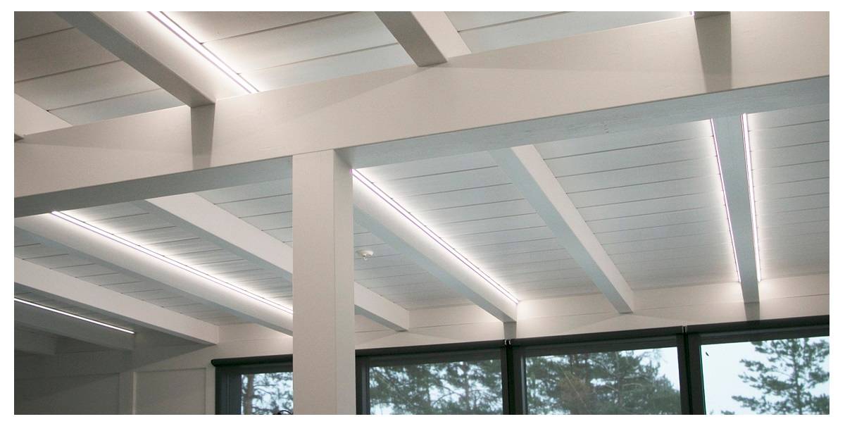 10 conseils pour l'éclairage du salon Bande LED sur la poutre du plafond Scale LedStore.fi