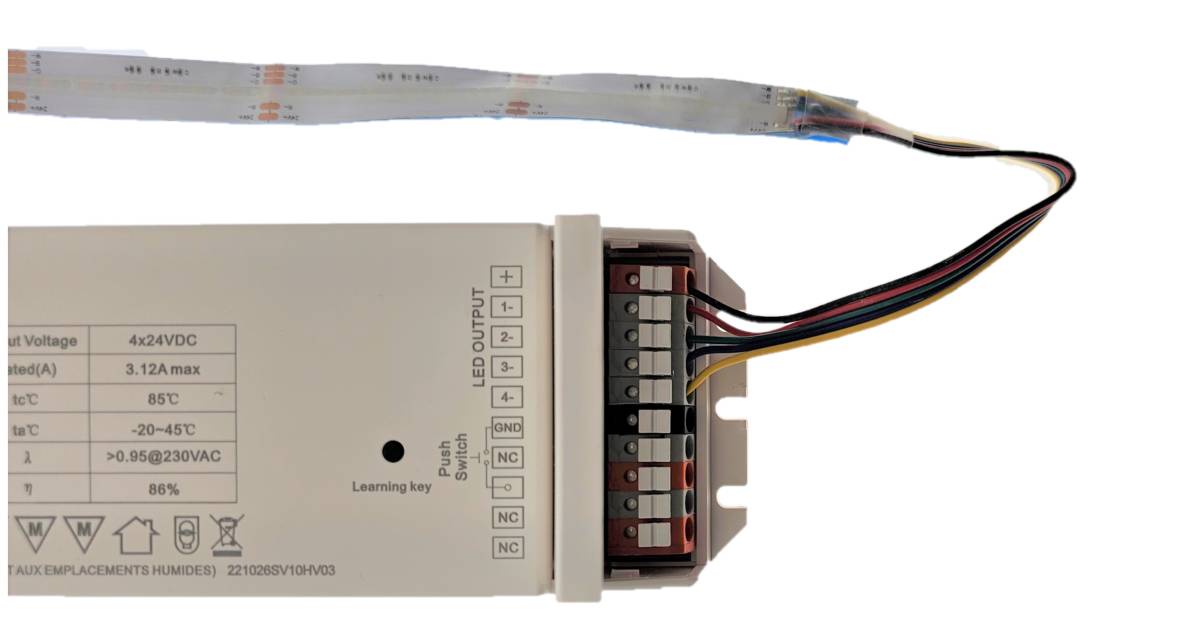 La bande LED ne s'allume pas Bande LED RGBW avec transformateur