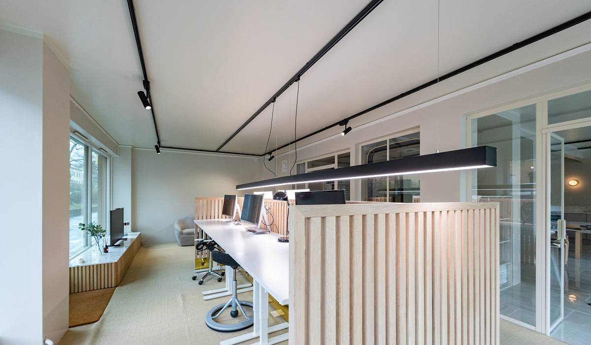 Lampe de travail personnalisée pour l'ensemble du poste de travail LedStore.fi