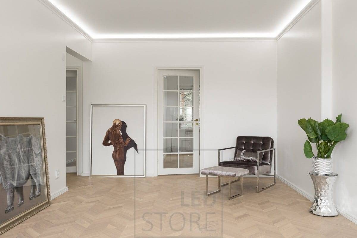 Le ruban led en décoration d'intérieur apporte du style à la bordure du plafond