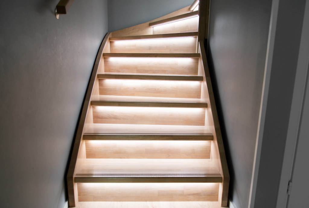 atmosphère avec lumière led sur les escaliers
