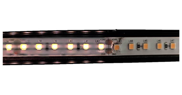 Gros plan sur un circuit LED cassé