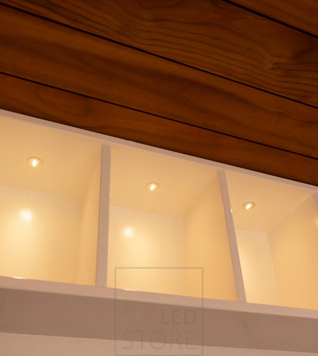 Série Sauna spots 1W pour l'éclairage des étagères dans la salle de bain. Ledstore.fi 