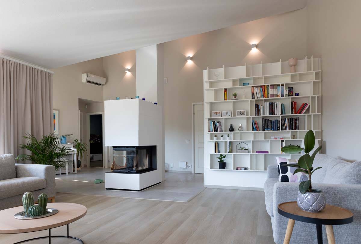 Appliques à leds dans le salon en hauteur