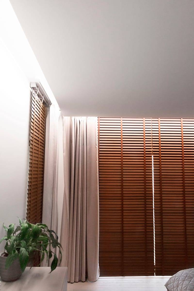 Eclairage de la chambre à coucher, la bande LED fait indirectement le tour de la pièce