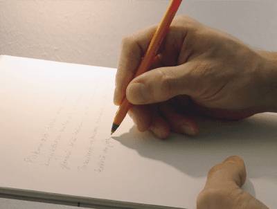 L'éclairage ponctuel crée des ombres gênantes pendant le travail.