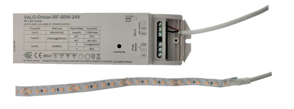 Ruban de diodes électroluminescentes de couleur unie dans le transformateur
