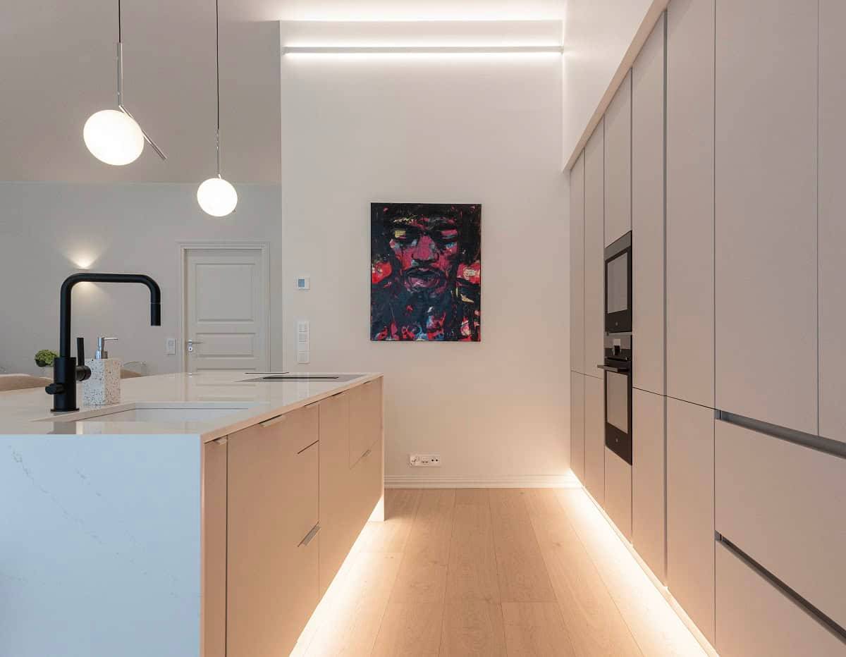Plinthe de cuisine avec bande LED