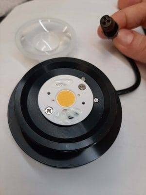 Projecteur à température de couleur réglable avec circuit LED multifonctionnel