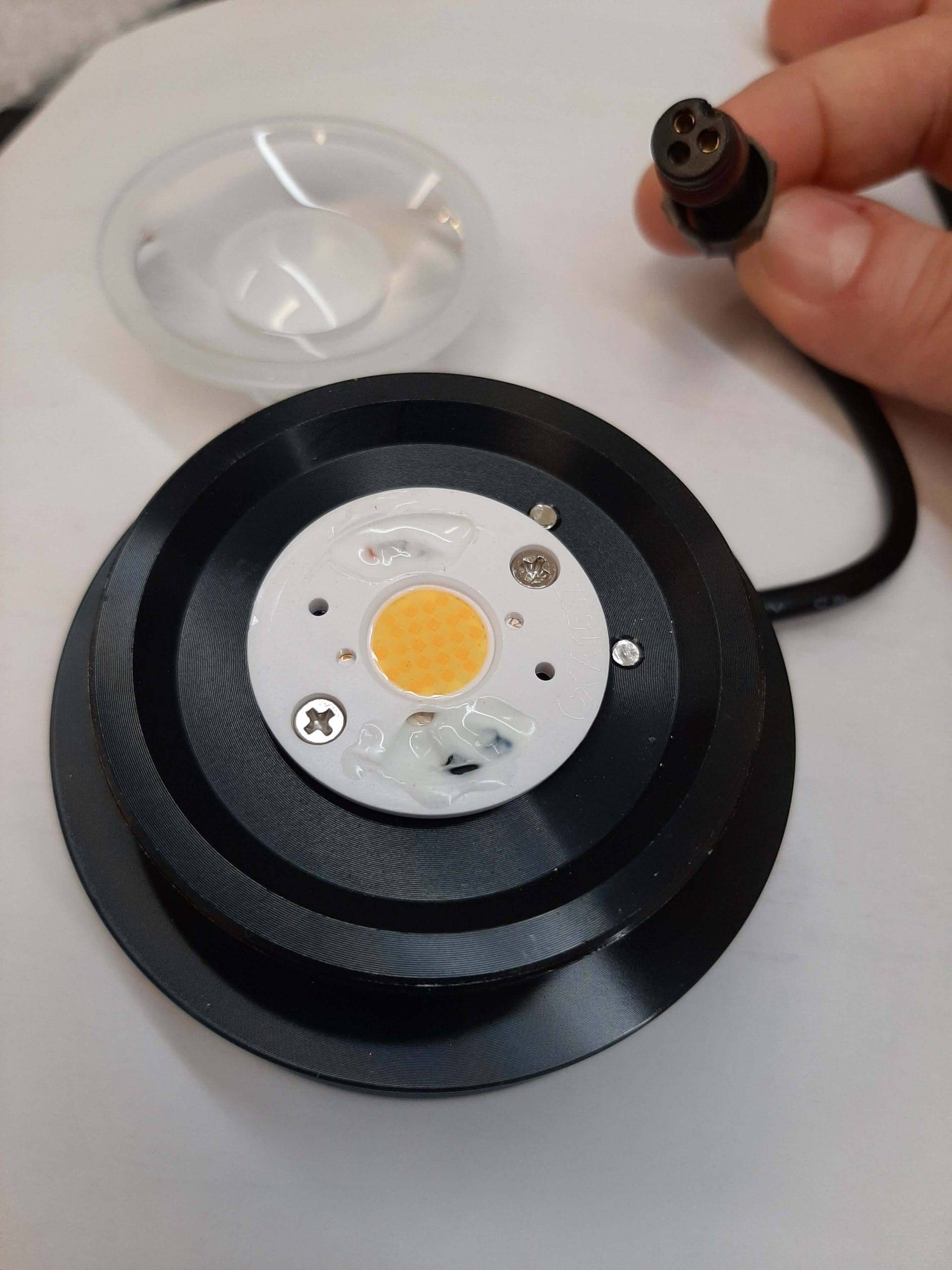 Spot à température de couleur réglable avec circuit de LED multifonctionnel, copyright LedStore.fi
