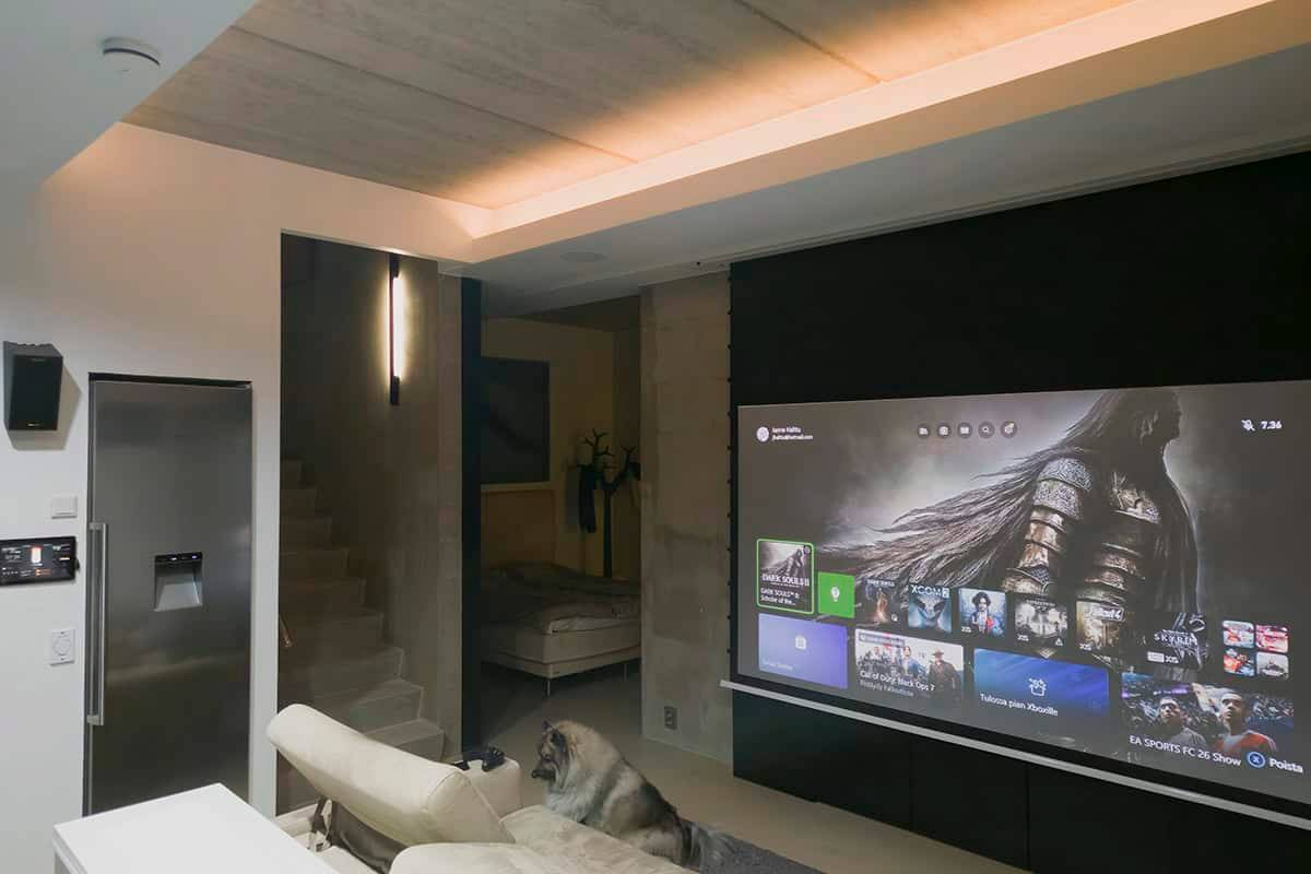 Eclairage indirect pour le cinéma à domicile avec bande LED.