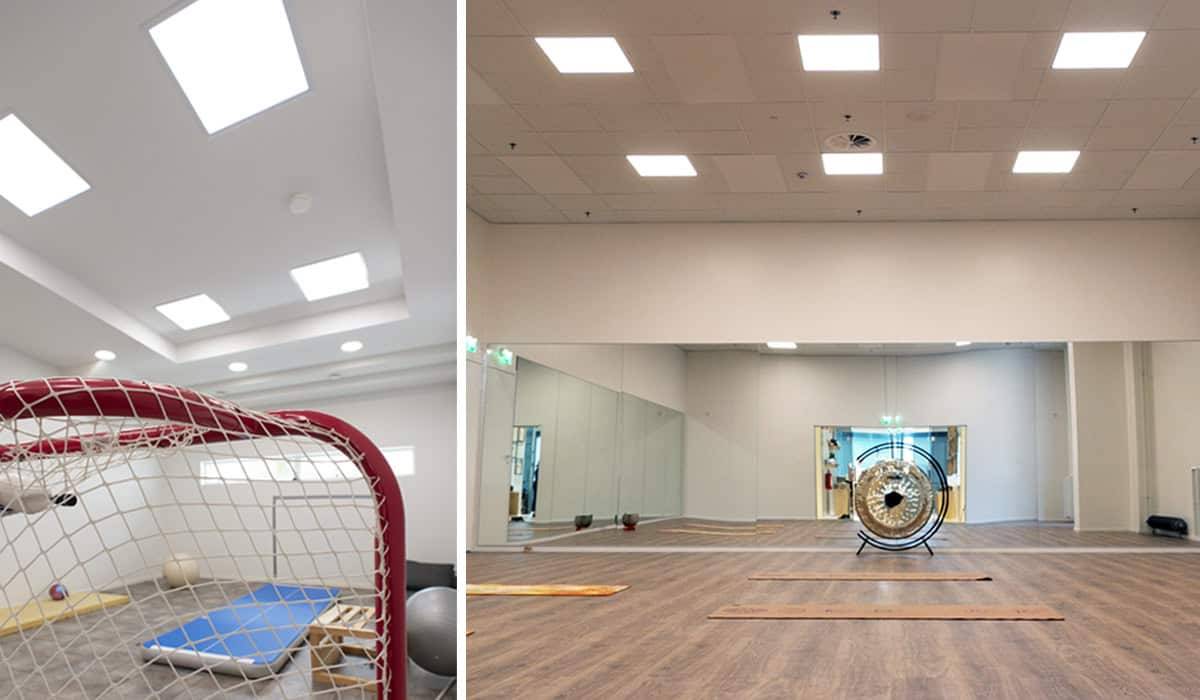 Plusieurs grands panneaux LED au plafond du hall d'entrée et de la salle de yoga.