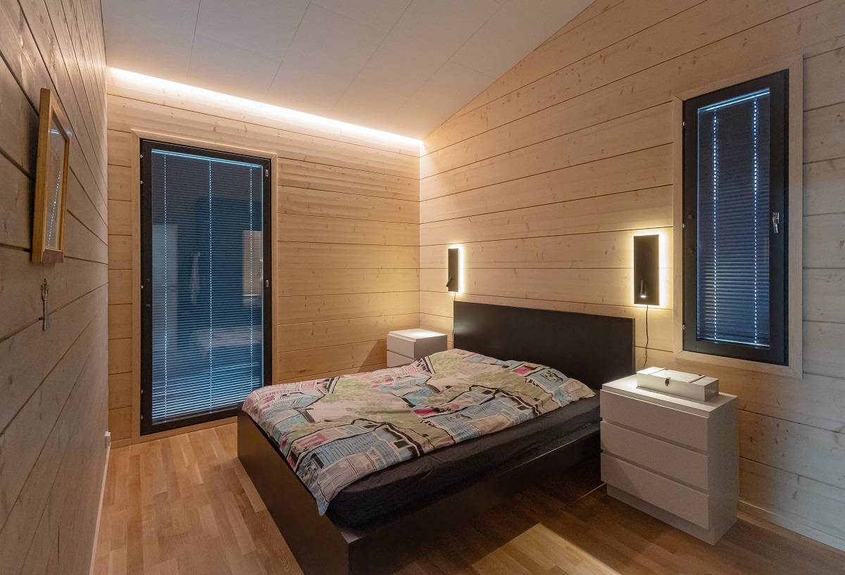 L'éclairage de la chambre à coucher, La bande de LED de la chambre est réglable en température de couleur CCT et dimmable.