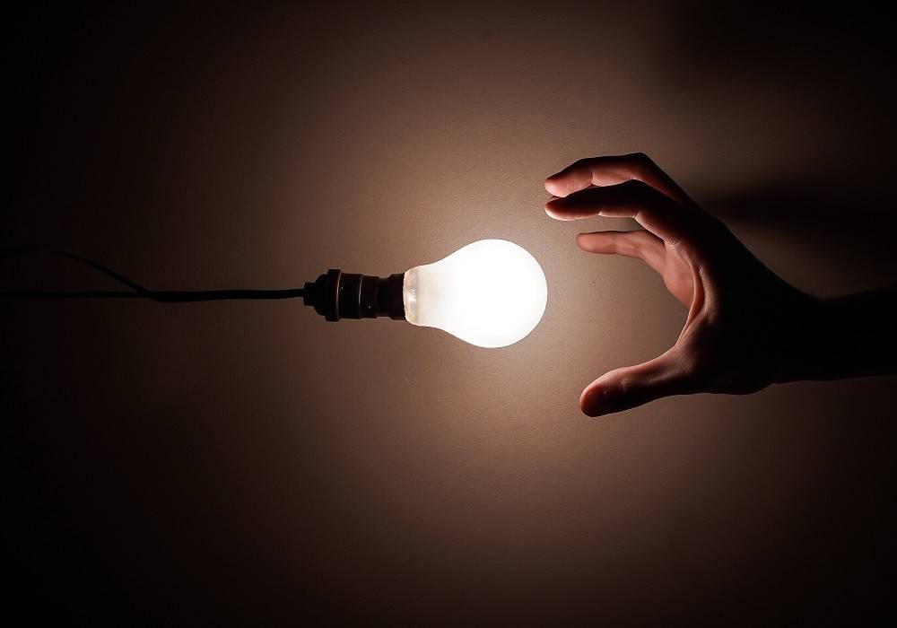 La plus ancienne technologie de gradation. Dimmable même à la main. Image par Pexels