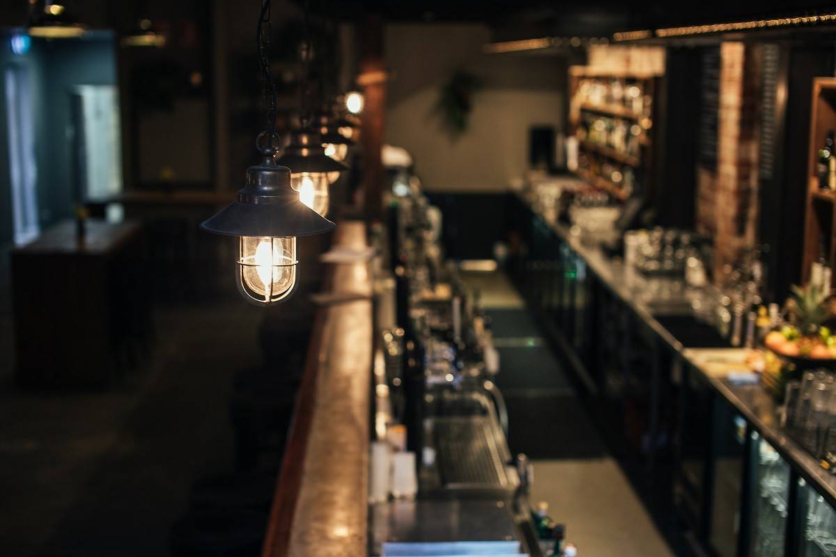 Gradation par diodes électroluminescentes - Choix de la technologie Diminution de l'intensité lumineuse par des diodes électroluminescentes pour créer une ambiance. Image by Pexels
