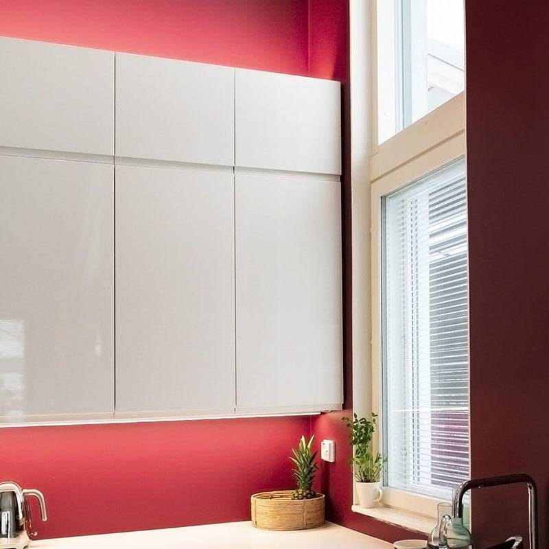 Une bande d'aluminium à l'intérieur de laquelle se trouve une bande de LED assure un éclairage efficace.