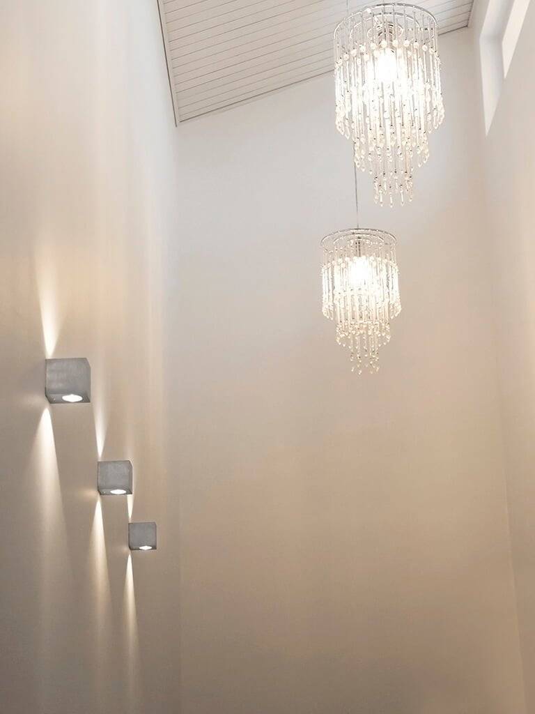 Logo LED STORE sur fond vert ; texte blanc en gras sur un carré blanc pour des solutions d'éclairage à faible consommation d'énergie.