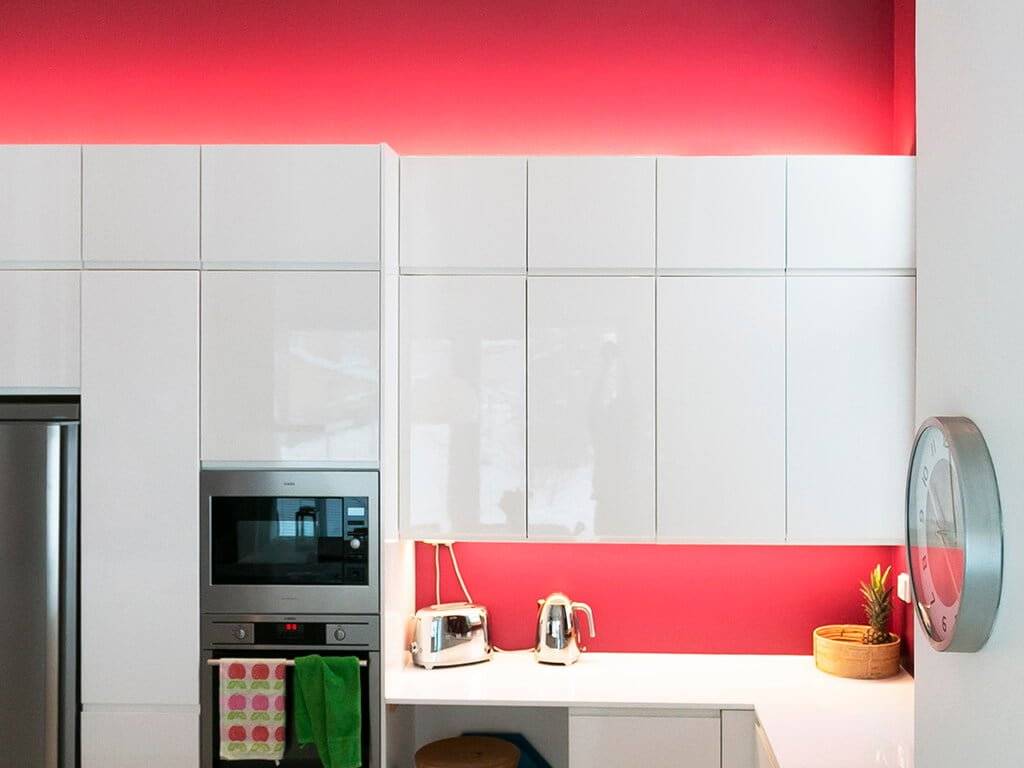 Fond vert avec un carré blanc au milieu indiquant "LED STORE" en lettres capitales blanches et grasses, représentant les solutions d'éclairage LED.