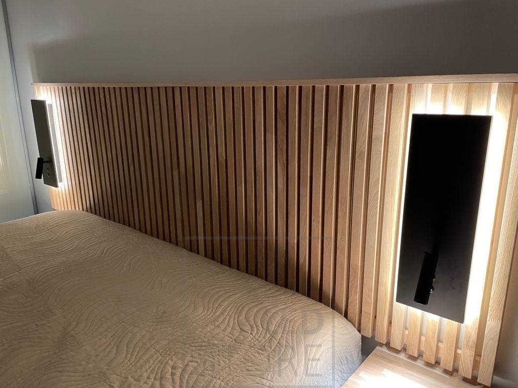 Lampe de nuit et de lecture NIGHT noire pour les deux côtés du lit. Rétro-éclairage et lumière de lecture directionnelle avec interrupteurs séparés sur le corps de la lampe. Ledstore.fi