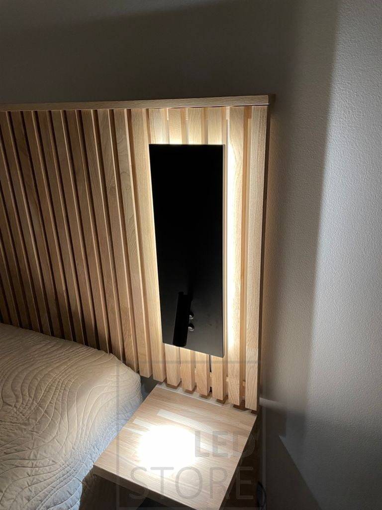 Particulièrement adaptée aux chambres à coucher, l'applique Black Wall NIGHT est à la fois une lampe de chevet et une lampe de lecture. Disponible également avec prise et en blanc. Ledstore.fi