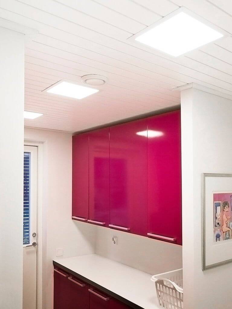 Logo LED STORE sur fond vert avec un carré blanc au milieu, optimisant les solutions d'éclairage LED respectueuses de l'environnement.