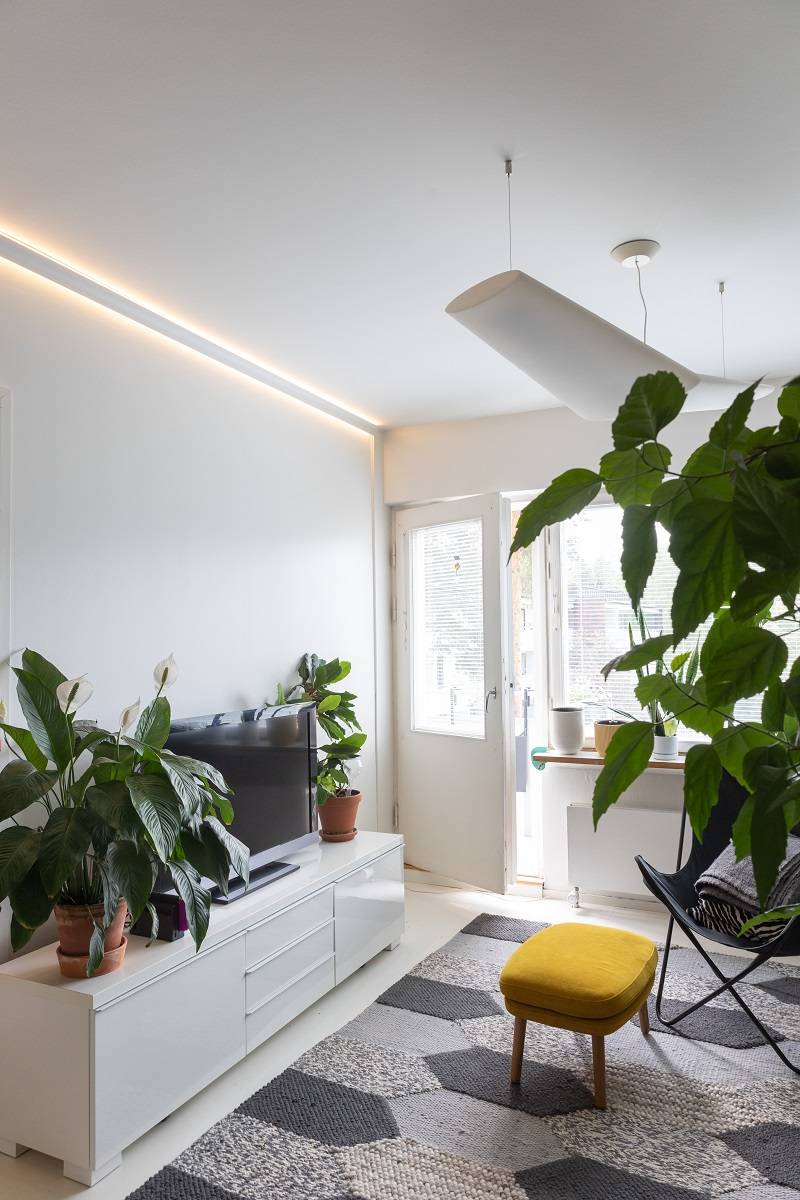 La bande de LED RGB+CCT fournit non seulement des couleurs mais aussi différentes températures de couleur de la lumière blanche.