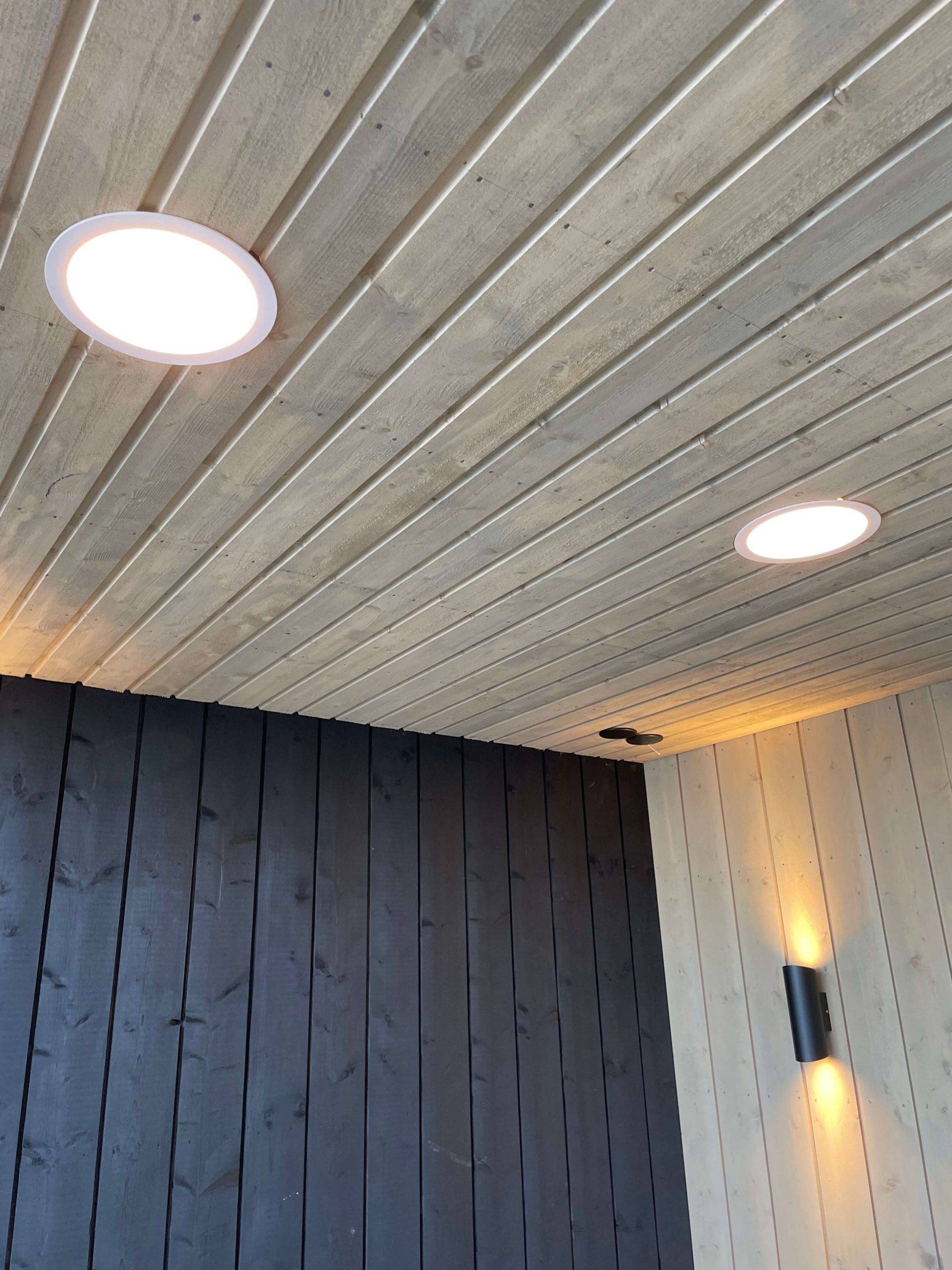 Luminaire Plafond pour l'extérieur.